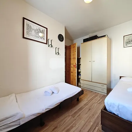 Hostdomus - Cube Flat Apartment *